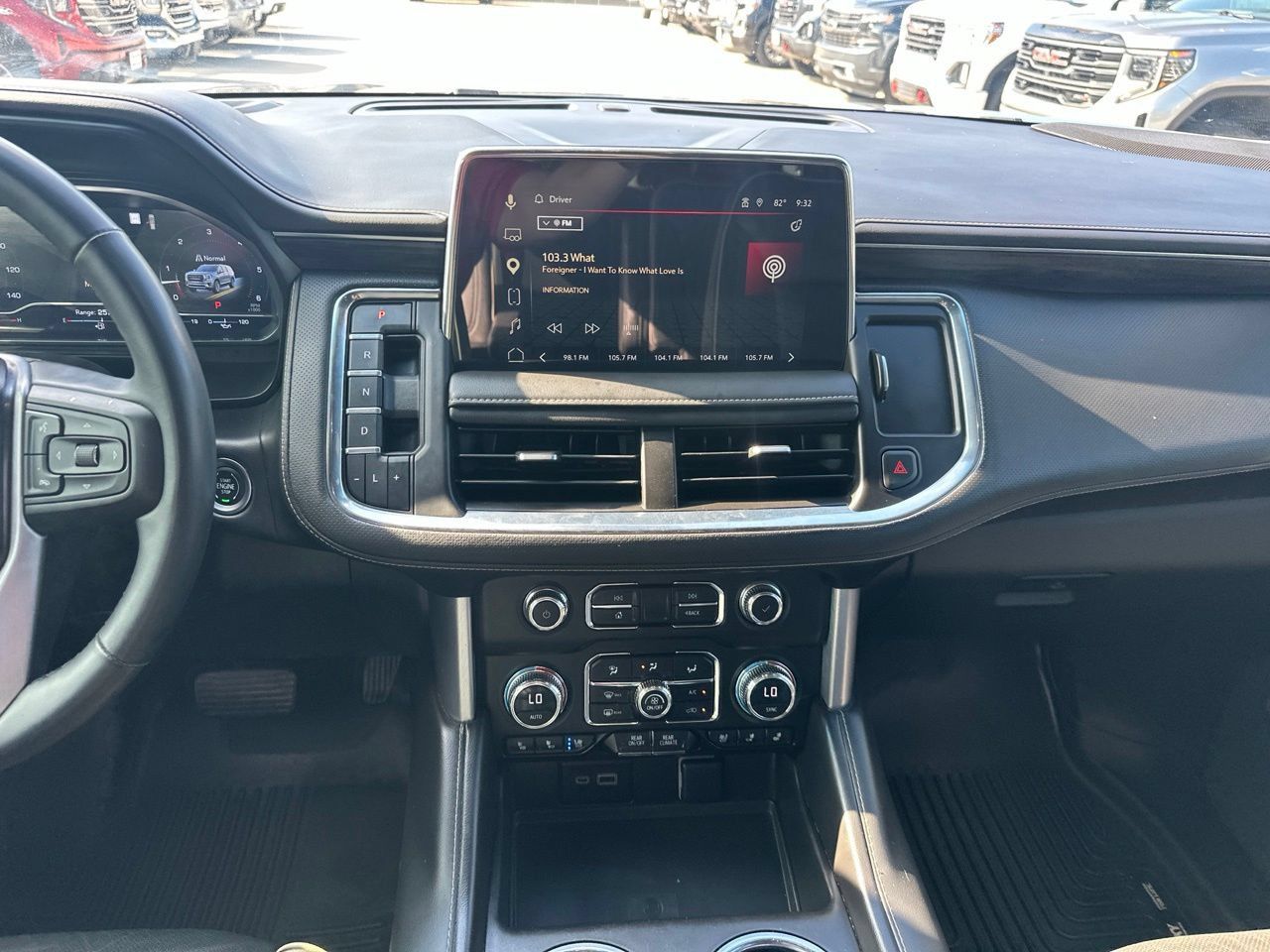 Used 2023 GMC Yukon XL SLT w/ SLT Premium Package RWD image 10