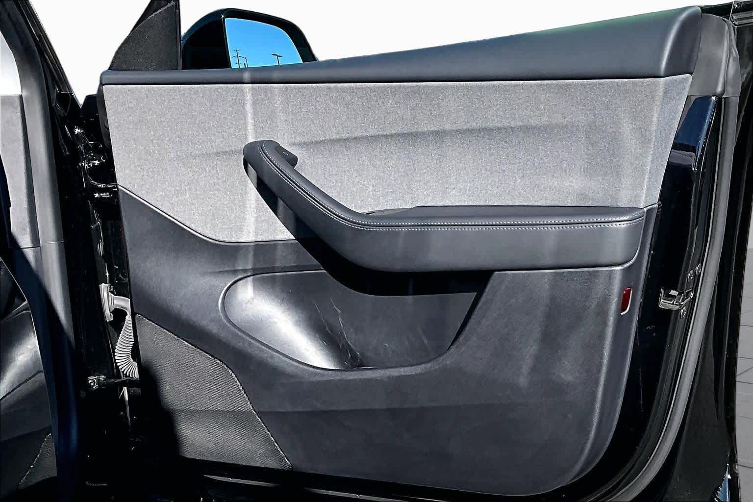 Used 2026 Tesla Model Y 2WD image 22
