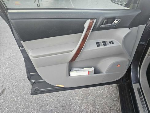 Used 2013 Toyota Highlander Limited image 7