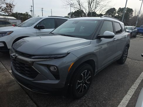 Used 2024 Chevrolet TrailBlazer ACTIV w/ Driver Confidence Package image 1