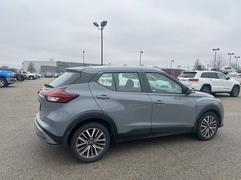 Used 2024 Nissan Kicks SV image 2