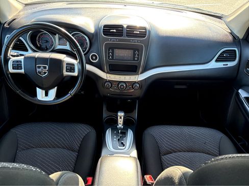 Used 2020 Dodge Journey SE w/ SE Popular Equipment Group image 4