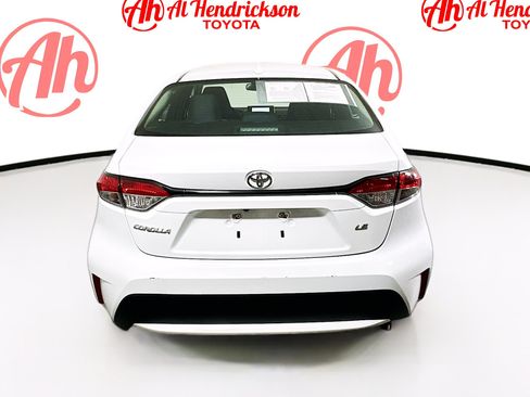 Used 2021 Toyota Corolla LE FWD image 4