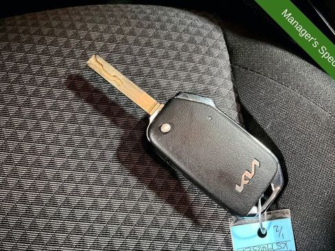 Used 2025 Kia Soul LX w/ LX Technology Package FWD image 12