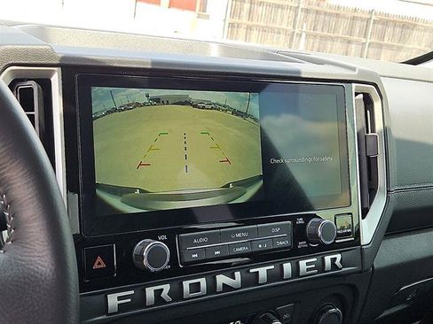 Used 2025 Nissan Frontier SV w/ SV Convenience Package RWD image 18