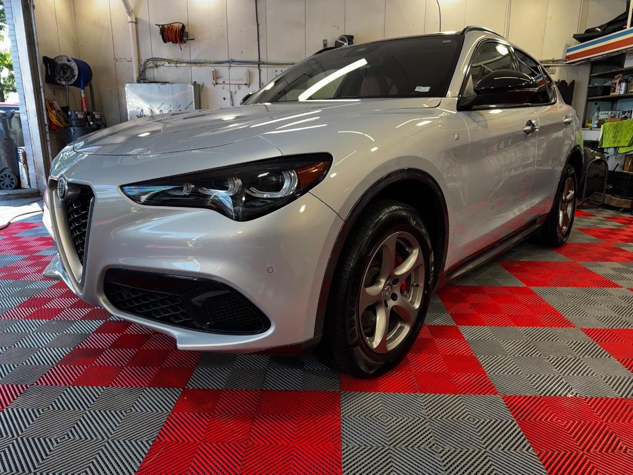 Used 2024 Alfa Romeo Stelvio Ti w/ Performance Driving Package AWD/4WD image 3