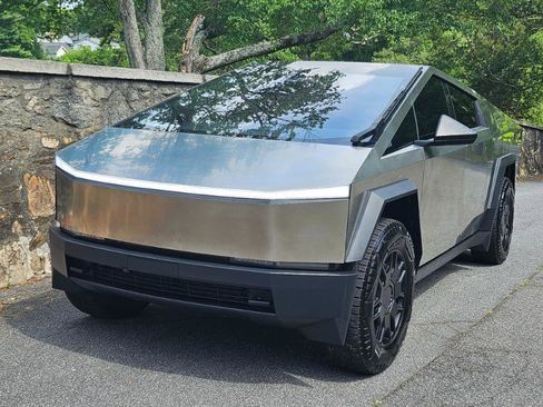 Used 2024 Tesla Cybertruck AWD Crew Cab image 15