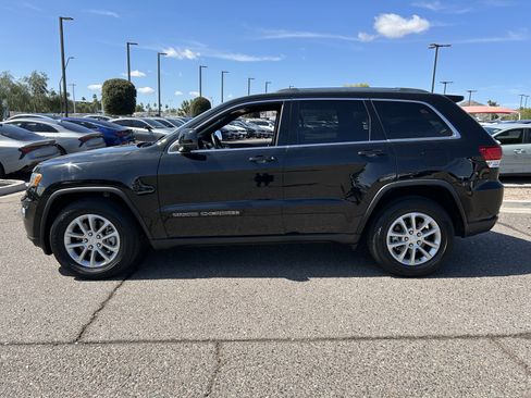 Certified 2021 Jeep Grand Cherokee Laredo image 3
