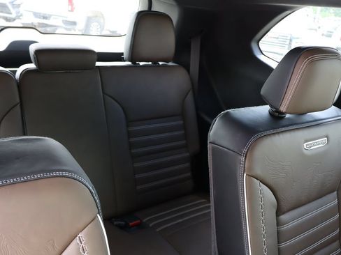 New 2026 GMC Acadia Denali Ultimate w/ LPO, Floor Liner Package AWD/4WD image 26