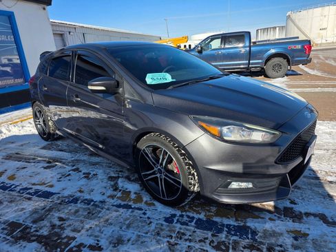 Used 2018 Ford Focus ST image 3