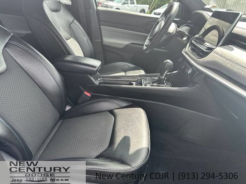 Used 2024 Jeep Compass Latitude AWD/4WD image 20