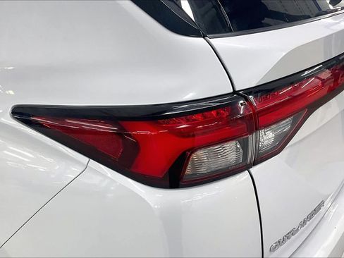 Used 2024 Mitsubishi Outlander SE AWD/4WD image 28