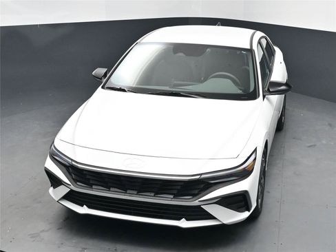 Certified 2025 Hyundai Elantra Sport image 11