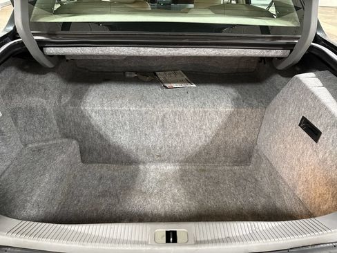 Used 2003 Lincoln Town Car Signature RWD image 22