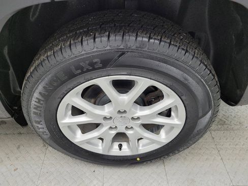 Used 2018 Jeep Cherokee Latitude Plus image 31