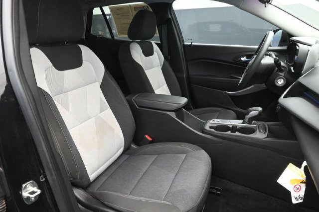 Used 2024 Chevrolet Trax LS FWD image 31