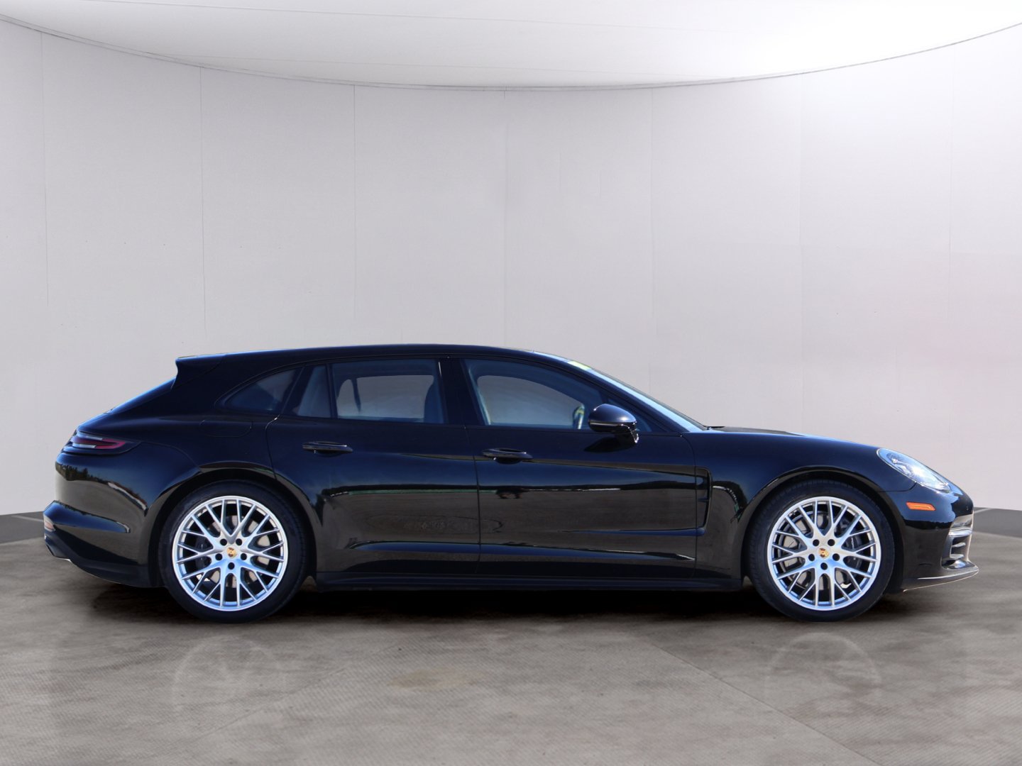 Used 2018 Porsche Panamera 4 AWD/4WD image 9