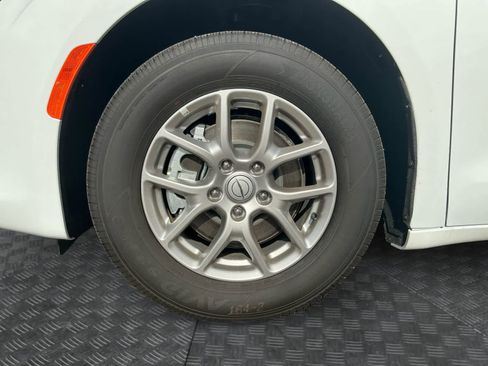 New 2025 Chrysler Voyager LX image 14