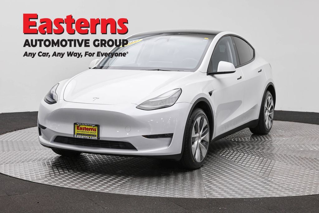 Used 2023 Tesla Model Y Long Range AWD/4WD image 1
