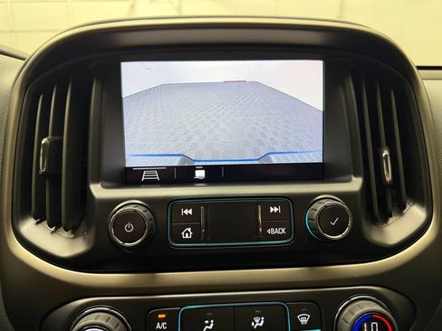 Used 2022 Chevrolet Colorado Z71 AWD/4WD image 17