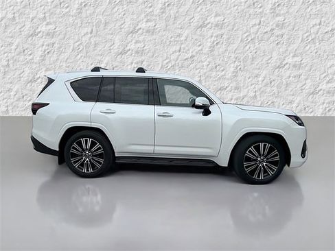 New 2026 Lexus LX 700h Luxury image 2