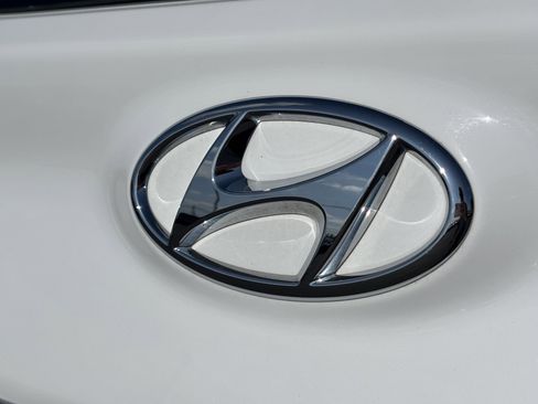 Used 2021 Hyundai Kona Limited AWD/4WD image 11