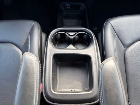 Certified 2025 Chrysler Pacifica Select FWD image 29