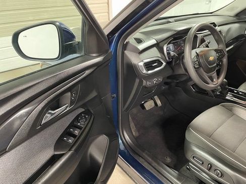 Used 2021 Chevrolet TrailBlazer LT w/ Convenience Package FWD image 10