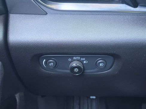 Certified 2021 Chevrolet Traverse LT FWD image 32