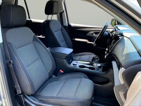 Used 2018 Chevrolet Traverse LT FWD image 22