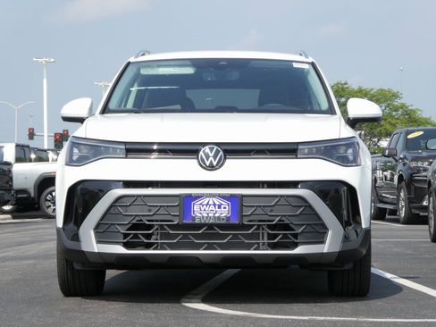 New 2025 Volkswagen Taos SE image 22