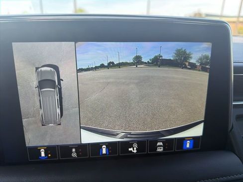 Used 2023 Chevrolet Suburban LT w/ Luxury Package image 24