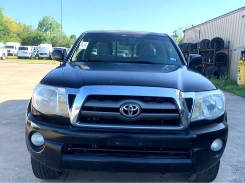 Used 2010 Toyota Tacoma PreRunner image 2
