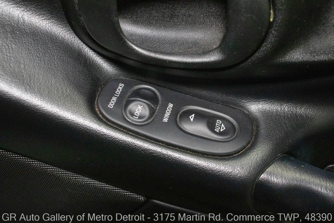 Used 2002 Chevrolet Corvette Convertible w/ Preferred Equipment Group2 RWD image 36