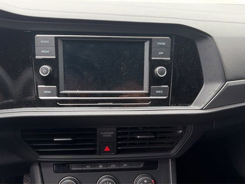 Used 2022 Volkswagen Jetta Sport image 6