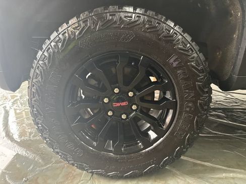 Used 2023 GMC Sierra 1500 AT4X AWD/4WD image 25