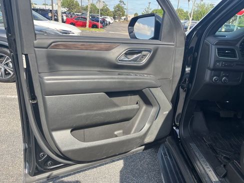 Used 2022 Chevrolet Suburban LT image 18