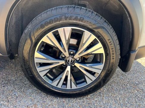 Used 2023 Nissan Rogue SV image 12