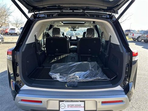 New 2025 Nissan Pathfinder Platinum image 12