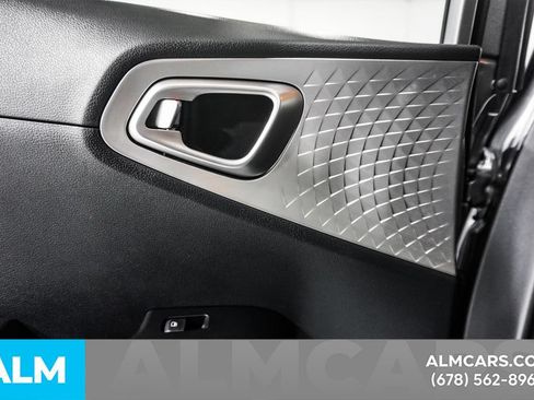 Used 2025 Kia Soul LX w/ LX Technology Package FWD image 43