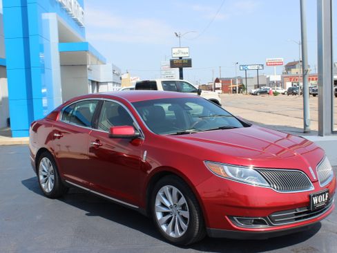 Used 2013 Lincoln MKS FWD image 2