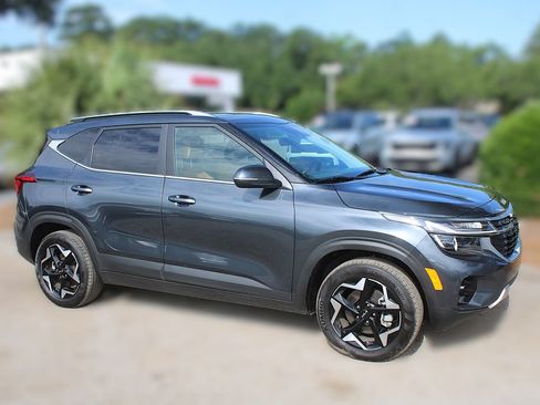 Certified 2025 Kia Seltos EX w/ EX Sunroof Package AWD/4WD image 4