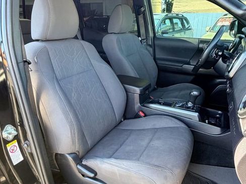 Used 2019 Toyota Tacoma TRD Off-Road image 20