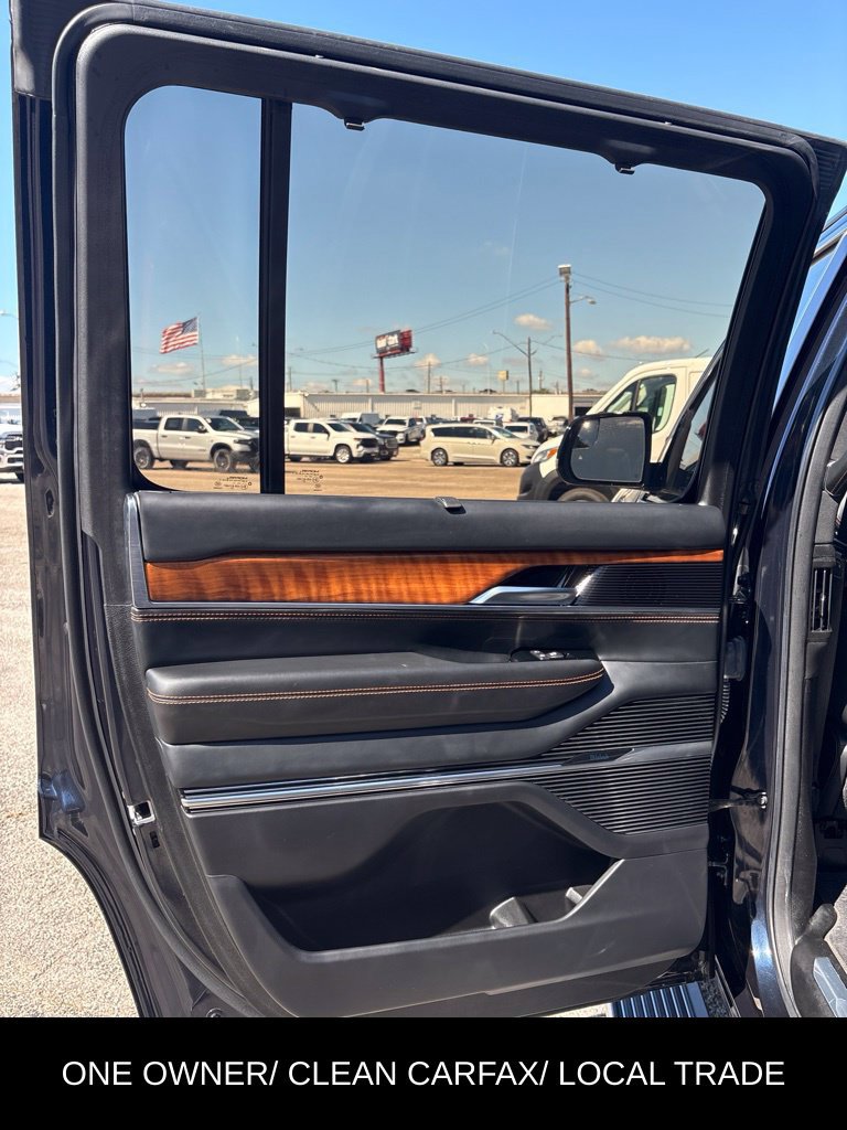 Used 2023 Jeep Grand Wagoneer Series III AWD/4WD image 13
