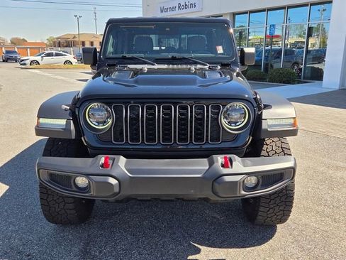 Used 2024 Jeep Gladiator Rubicon AWD/4WD image 2