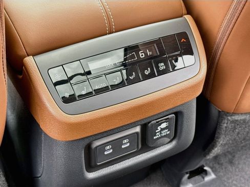 New 2026 Nissan Pathfinder Platinum AWD/4WD image 7