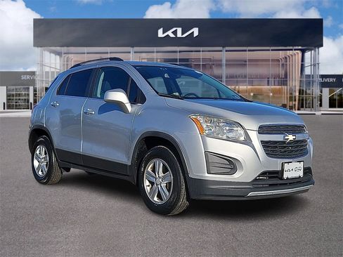 Used 2016 Chevrolet Trax LT image 1