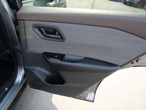 Used 2023 Nissan Rogue S AWD/4WD image 25