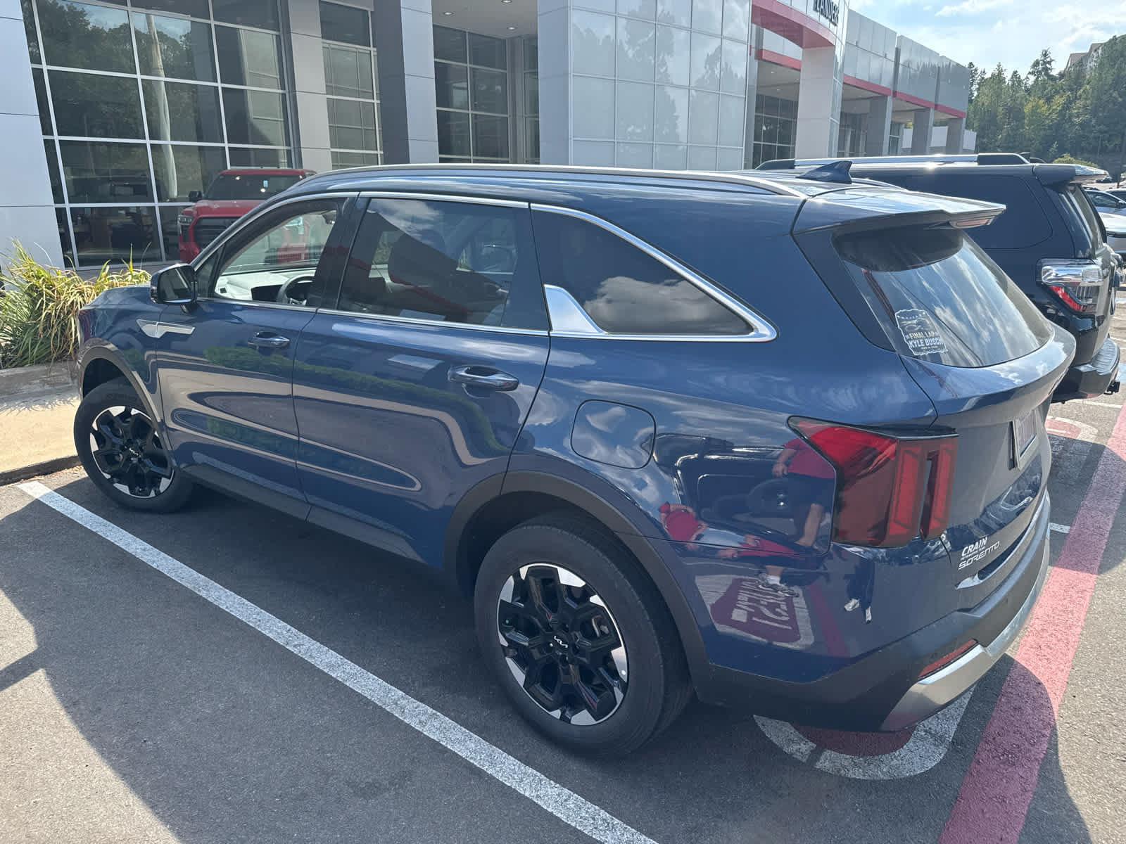 Used 2025 Kia Sorento S AWD/4WD image 5