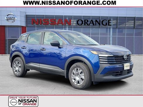 New 2025 Nissan Kicks S image 1